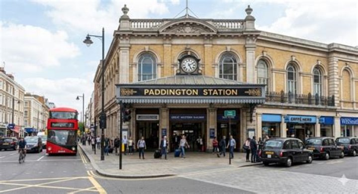 Busses near Paddington Station? Crossword Clue